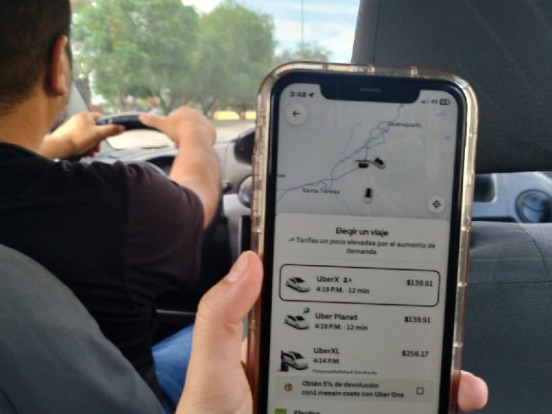 Buscan en el Congreso que el C5 vigile tus viajes en Uber y Didi