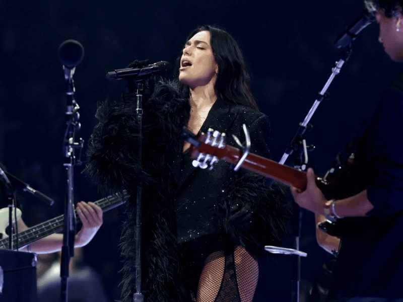 Dua Lipa bésame mucho