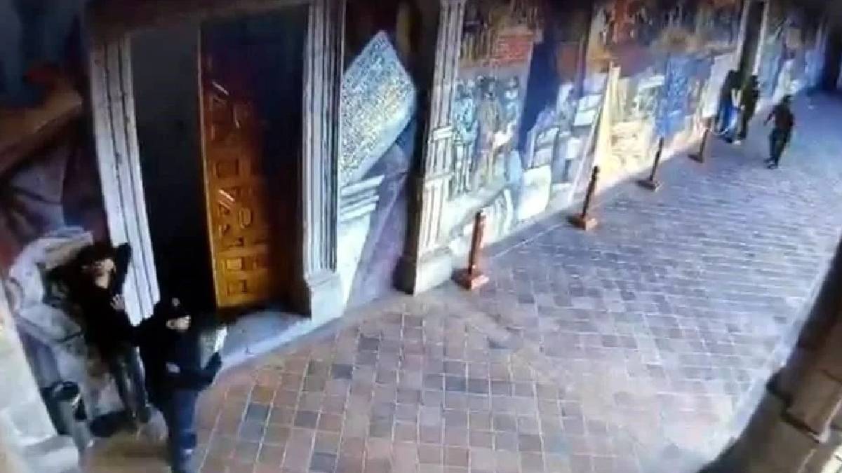 raúl-meza-protesta-carlos-manzo