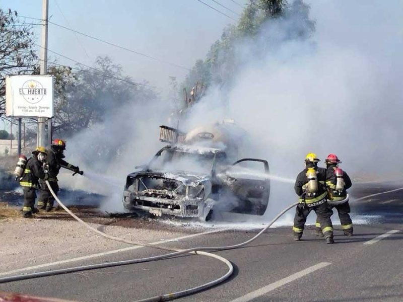 ¿Qué pasó en la carretera Celaya-Juventino Rosas? Fuego consume pipa de gas LP