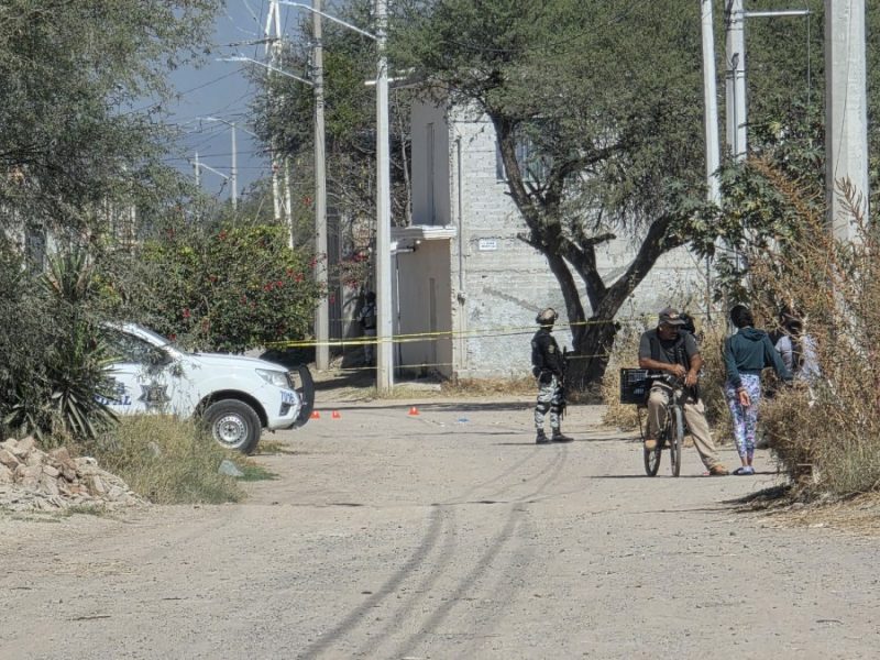 Adolescente es lesionado tras ser atacado con armas de fuego en La Laja