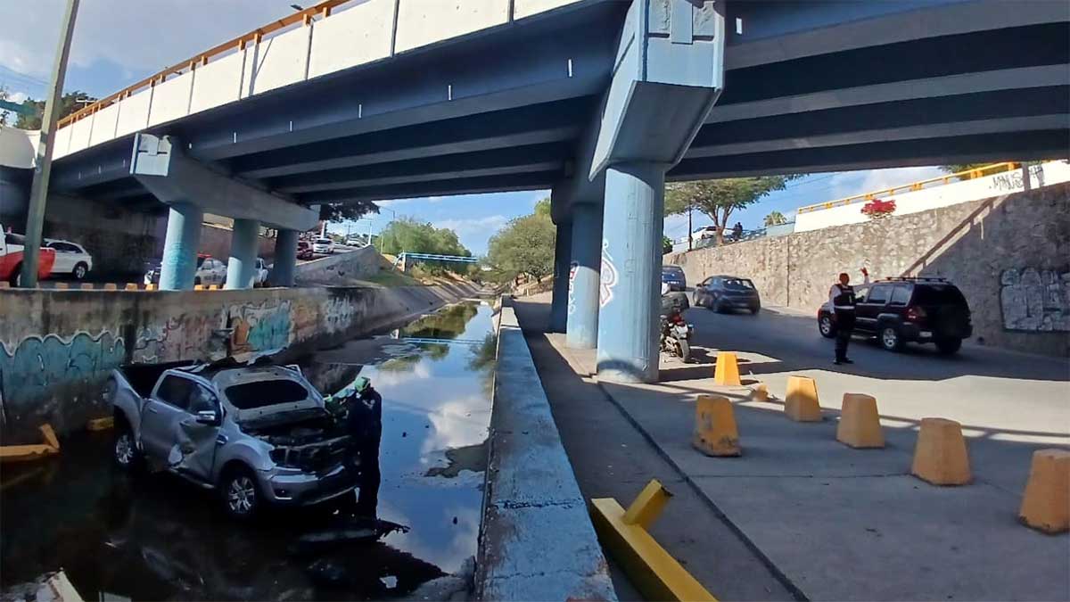 accidente de auto en Malecón del Río