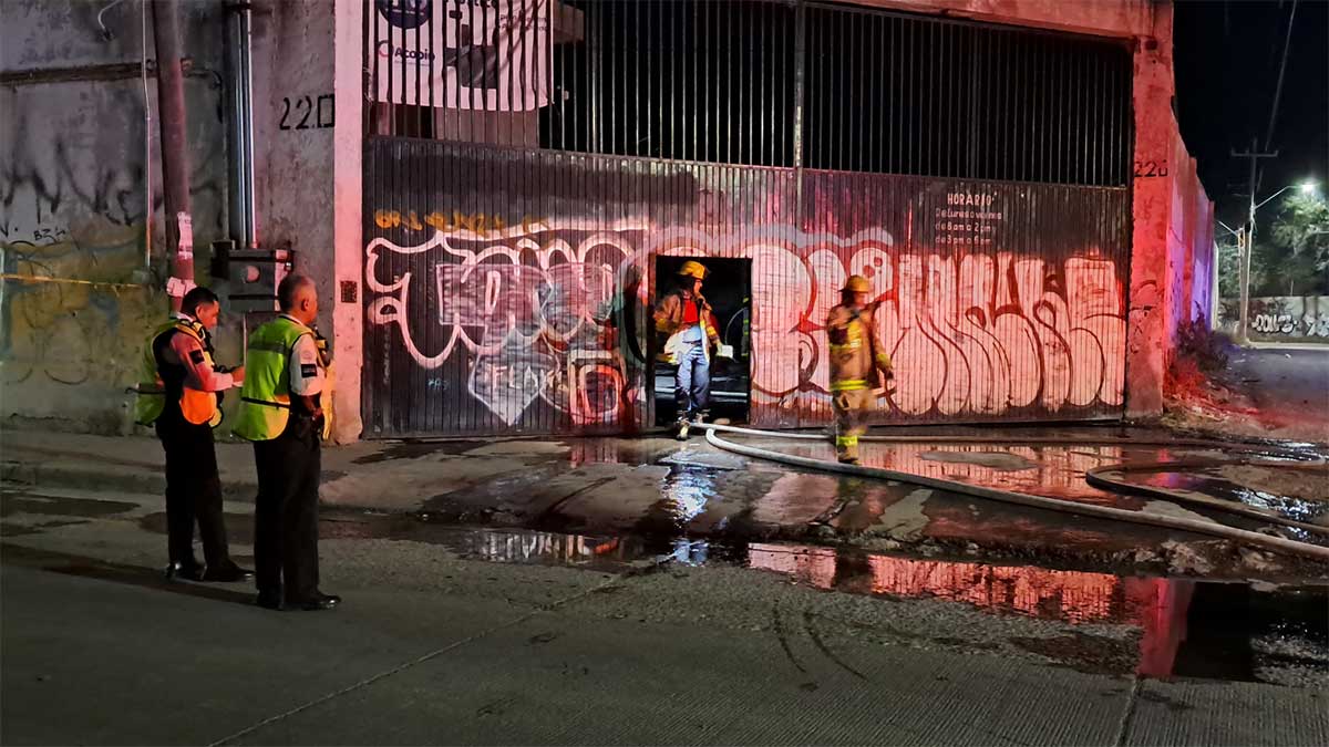 incendio en recicladora de colonia María Dolores