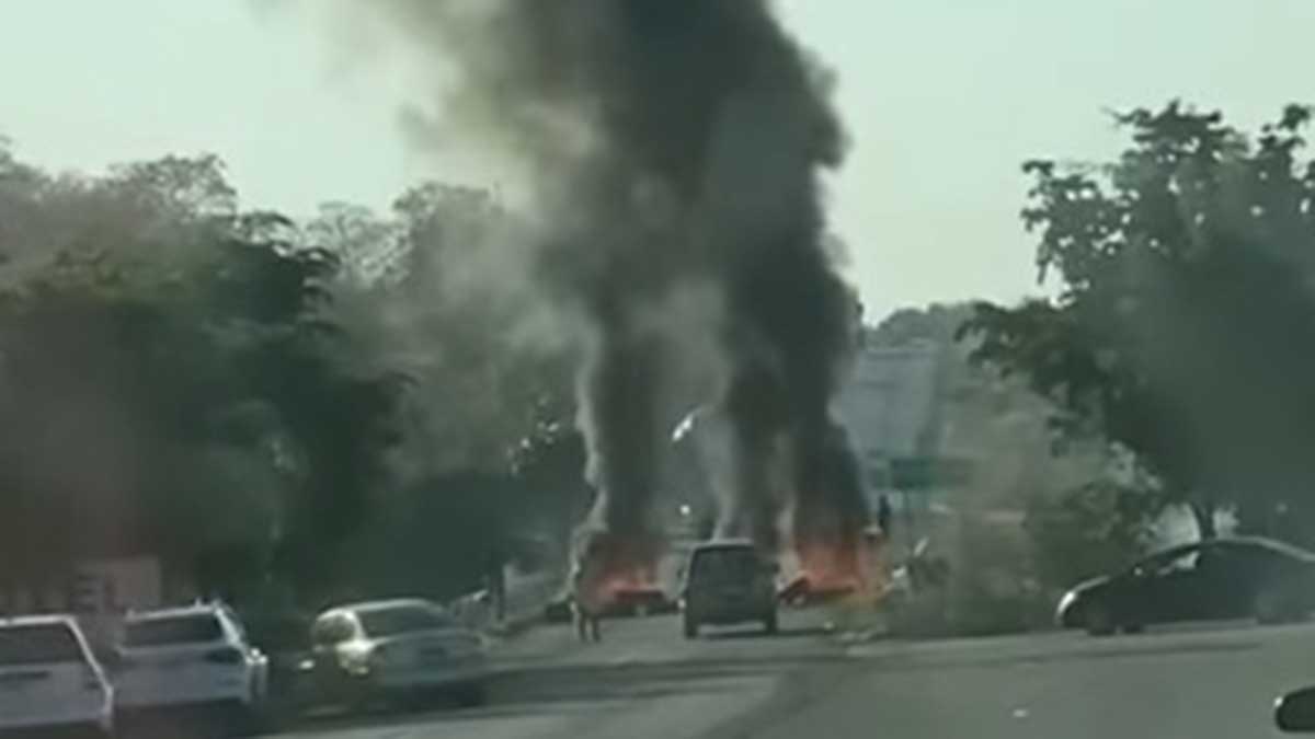 bloqueo en carretera Apatzingán-Tepalcatepec