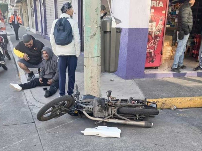 Accidente en Moroleón: Motociclista resulta herido en choque y se niega a ir al hospital