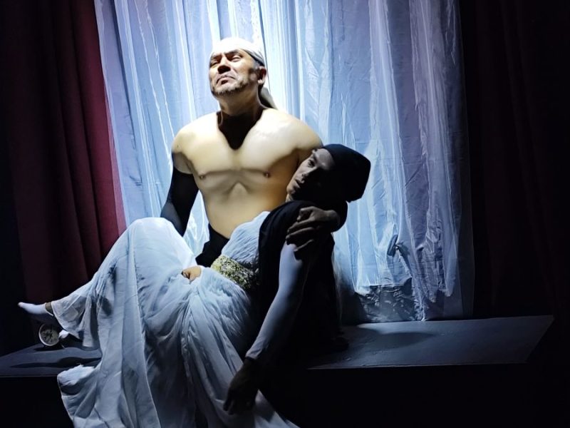 La intensidad de amor y odio de “Las Criadas”, por Julio Castillo Teatro, cierra el año escénico