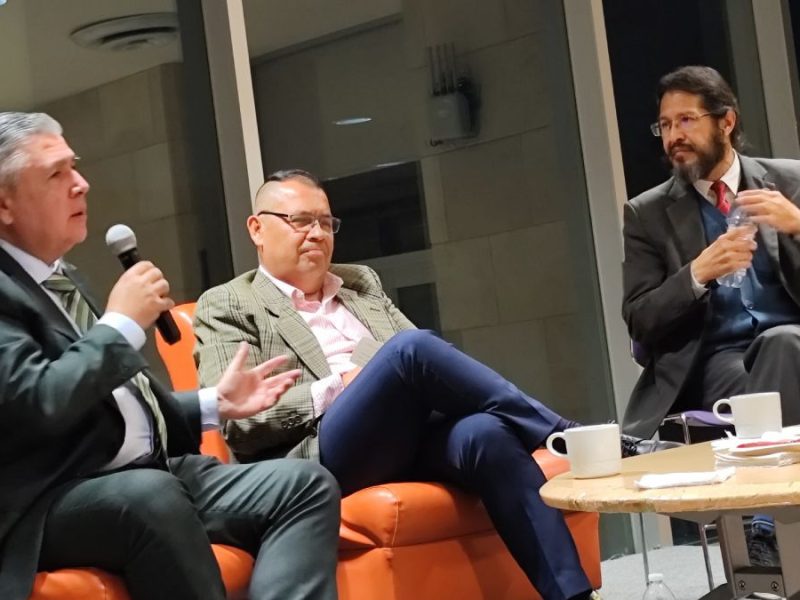 “Psicología del amor y el desconsuelo”: Expertos analizan los vínculos en presentación de libro en León