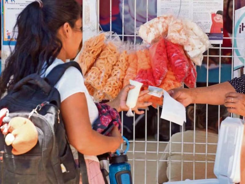 SEP lleva 26 amparos ganados contra la venta de comida chatarra en escuelas
