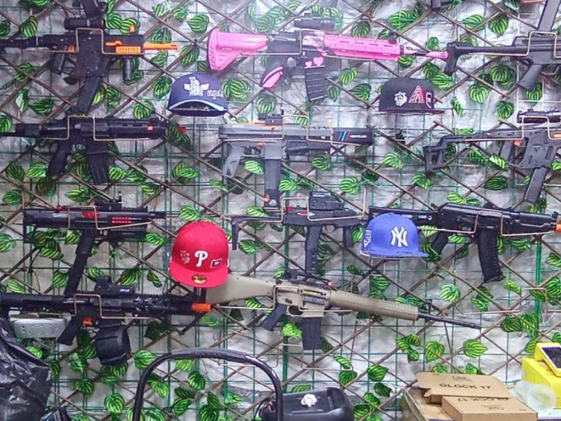 Juguetes bélicos invaden tianguis de Guanajuato por Día de Reyes pese a campaña de Segob