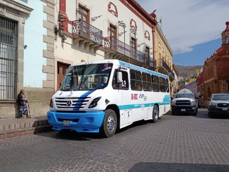 Proponen transporte gratuito para adultos mayores y cuidadores, en el estado
