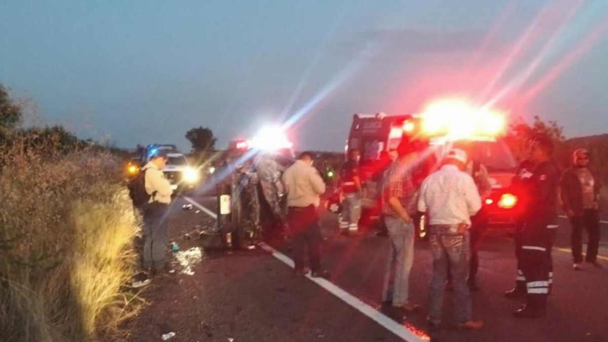 volcadura en libramiento sur de Moroleón