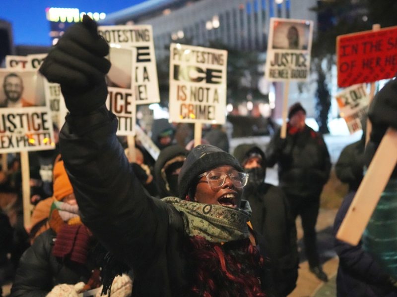 Resistencia civil en Minneapolis: Voluntarios rastrean y encaran a agentes del ICE