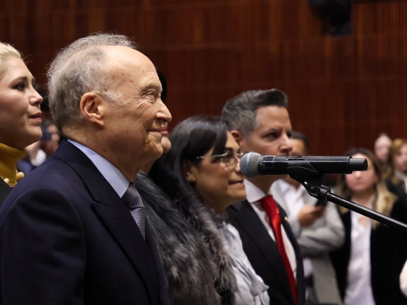 Rinde Gertz Manero como embajador tras ser ratificado por Congreso en menos de 30 minutos