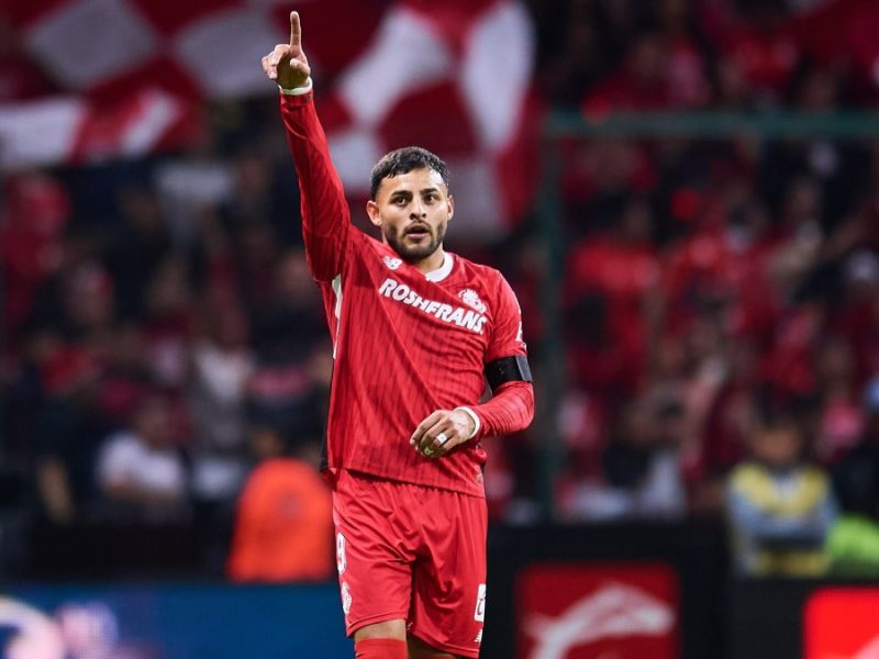 Alexis Vega buscó quedarse en Chivas, incluso reduciendo su salario