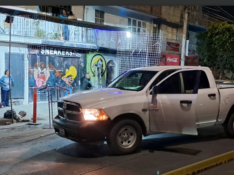 Asesinan con ataque a balazos en León a dueño de negocio de tenis; agresor se hace pasar como cliente