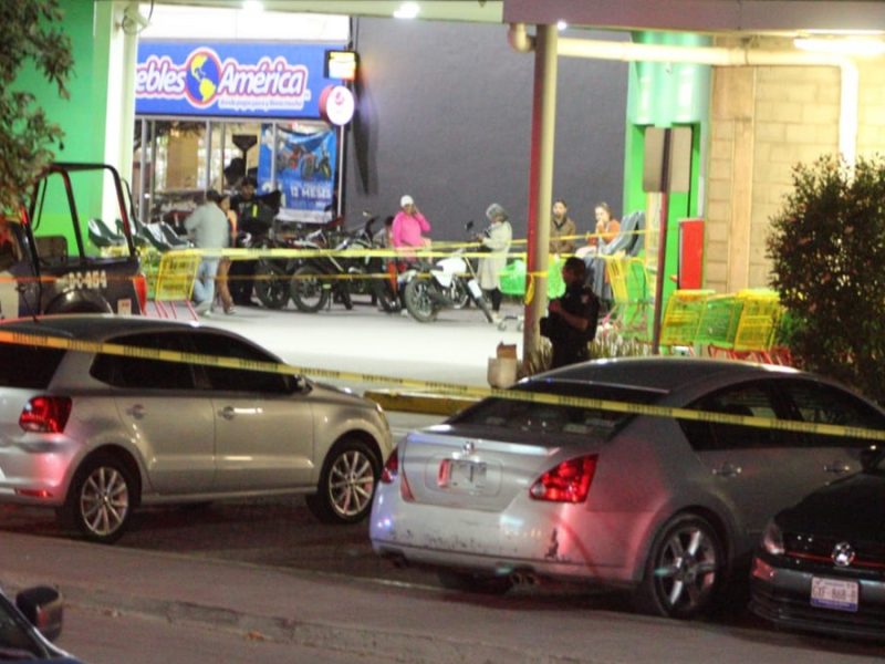Sale de plaza comercial con juguetes por el día de Reyes Magos y lo matan a balazos en León