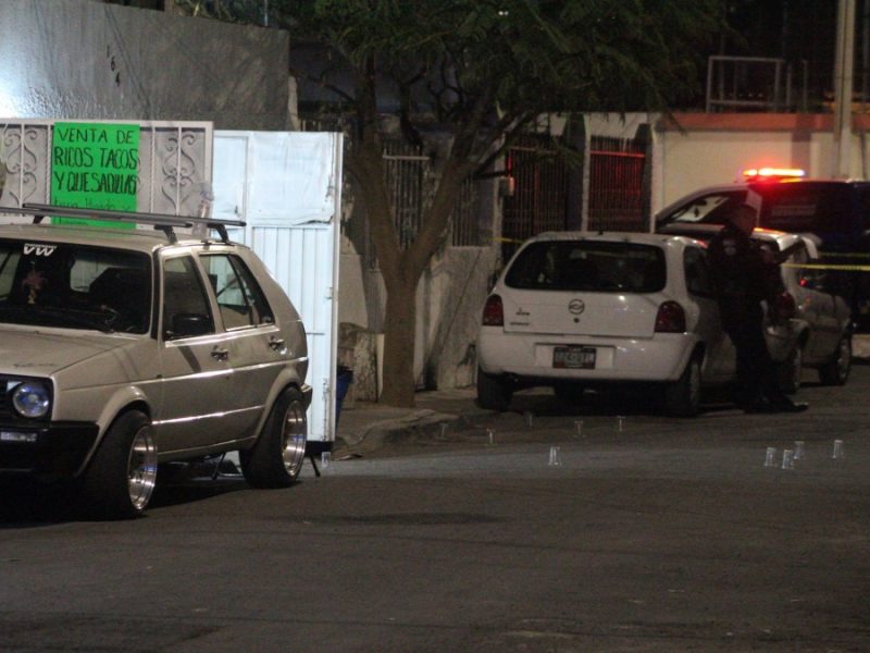 Asesinan al dueño de taquería y entre las ráfagas también matan a clienta en Irapuato; hay 5 heridos
