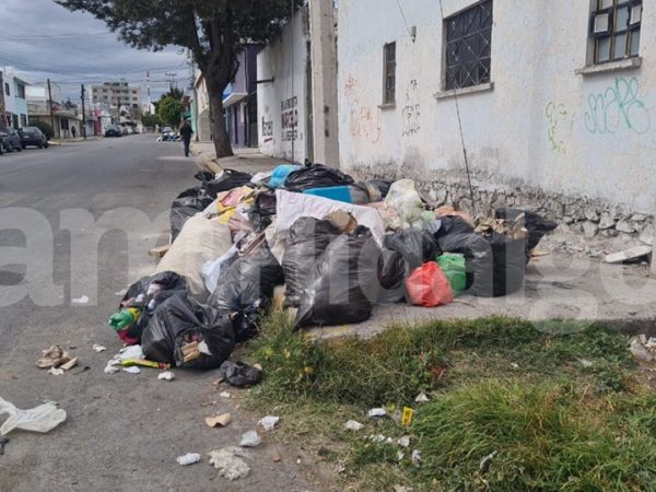 Arrestos y decomiso de vehículos por tirar basura en Pachuca