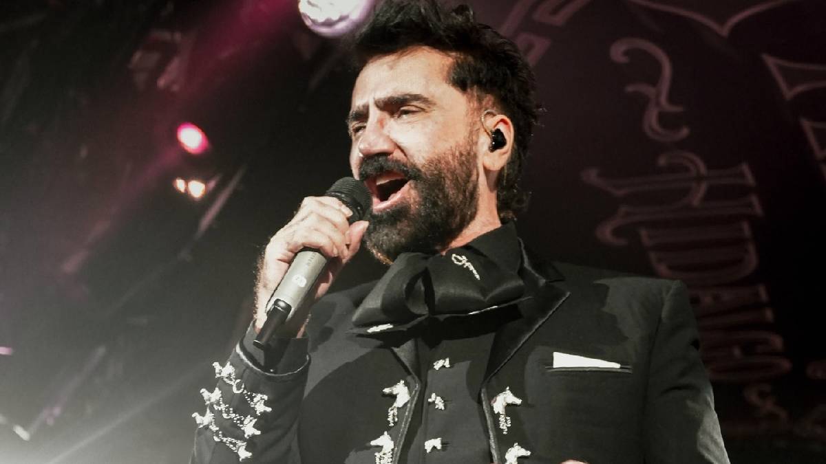 Cantante Alejandro Fernández en presentación previo a sus conciertos en el Palenque de la Feria de León