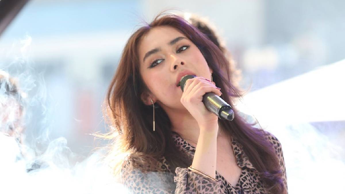 Cantante Maryam presentación en Carpa de Colores Feria de León 2026