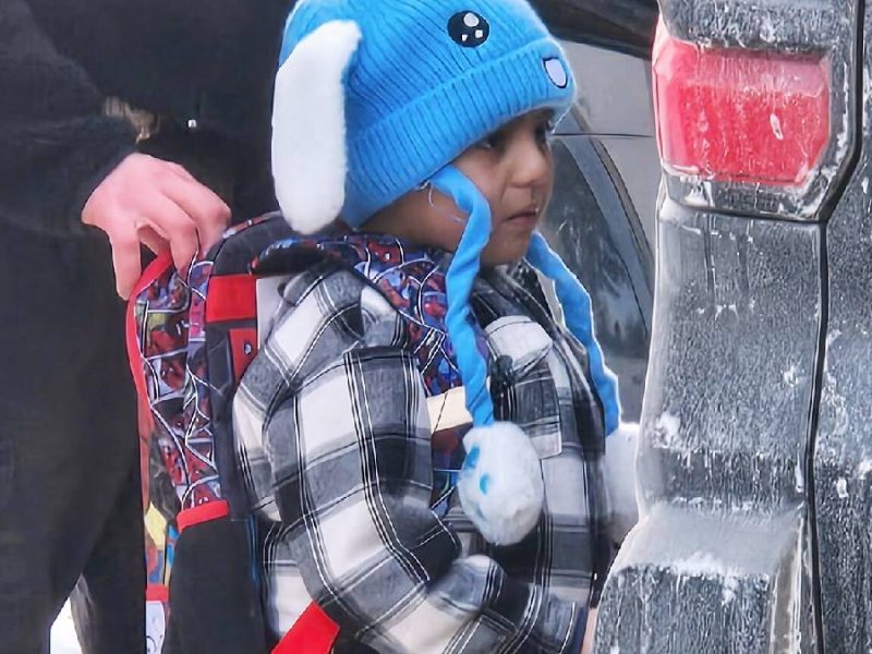 Juez frena deportación del niño ecuatoriano Liam Conejo tras polémica detención