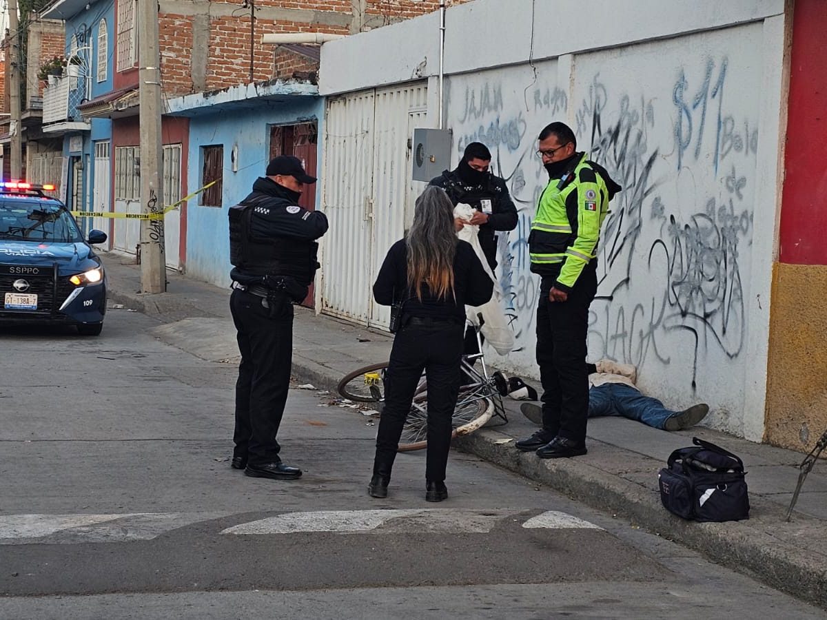 Ciclista cae muerto en la colonia La Luz: Fallece de un infarto