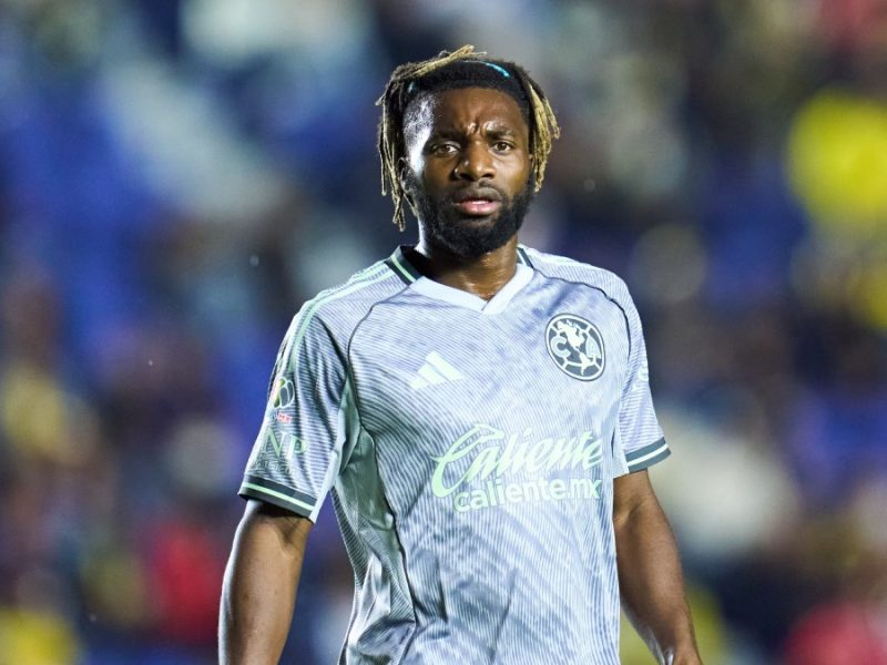 Allan Saint-Maximin se marcha del América