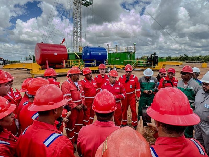 Confirma petrolera de Venezuela que negocia con EU venta de volúmenes de petróleo