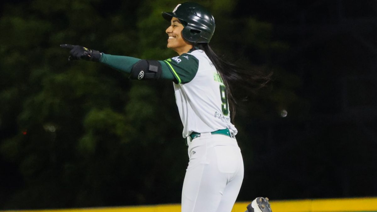 Arisdelsy Higuera celebrando uno de sus primeros dos jonrones del 2026. Foto: Bravas de León Oficial.