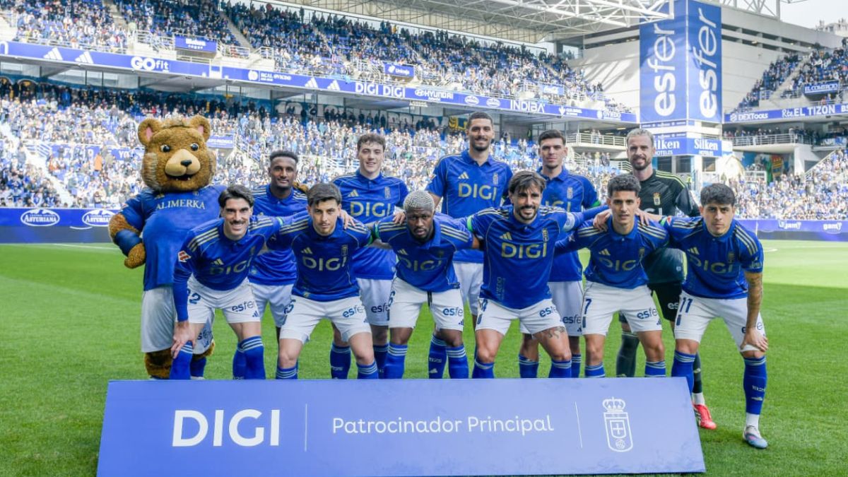 Real Oviedo en su partido contra el Girona. Foto: Real Oviedo Oficial.