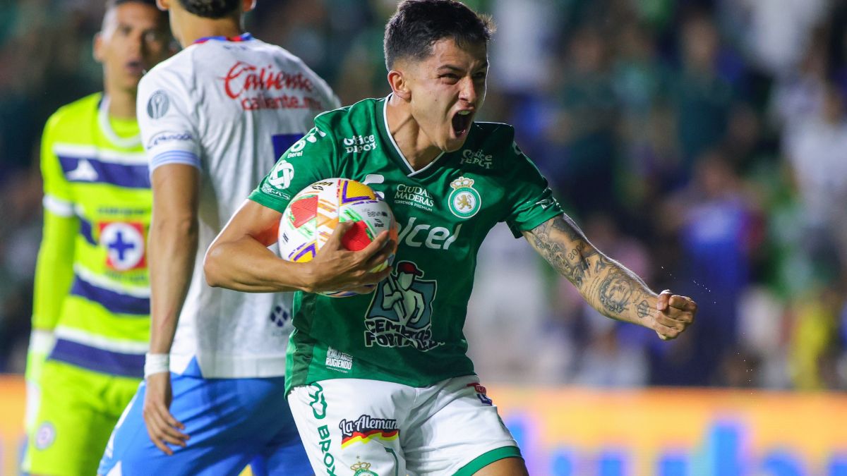 Iván Moreno celebra un gol ante Cruz Azul. Foto: Mexsport.
