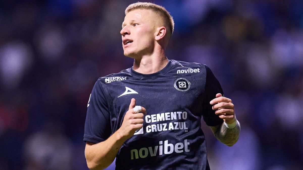 Mateusz Bogusz en un juego con Cruz Azul. Foto: Mexsport.