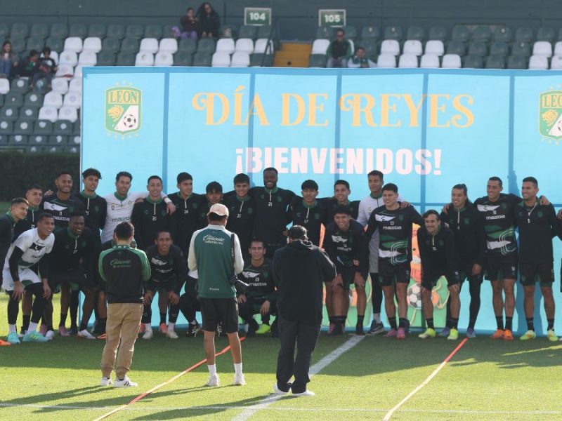 Abarrotan entrenamiento del Club León por el Día de Reyes Magos