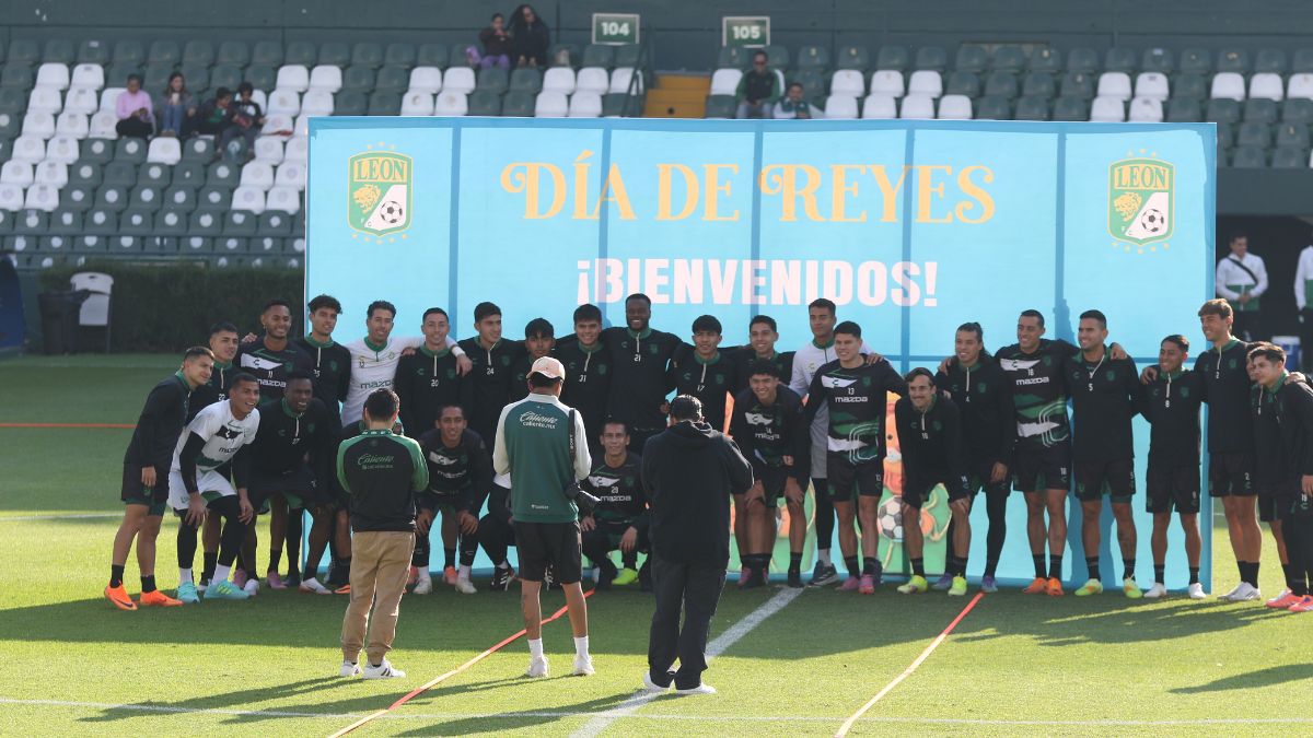 El plantel del Club León posando para la foto del recuerdo en Día de Reyes. Foto: Gerardo García.