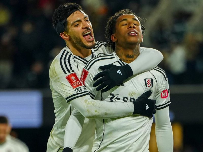 Raúl Jiménez juega 34 minutos en el triunfo del Fulham en la FA Cup