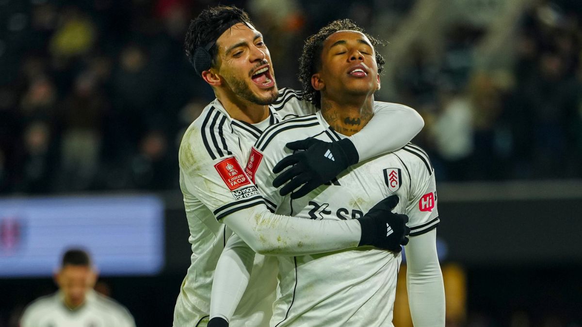 Raúl Jiménez en el juego de FA Cup. Foto: Fulham Oficial.