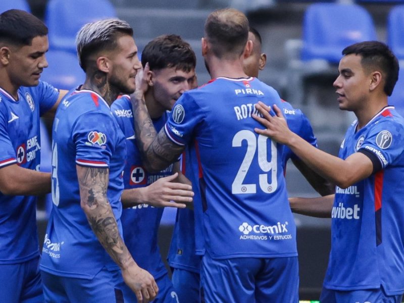 Cruz Azul se estrena en el Cuauhtémoc y vence al Atlas 