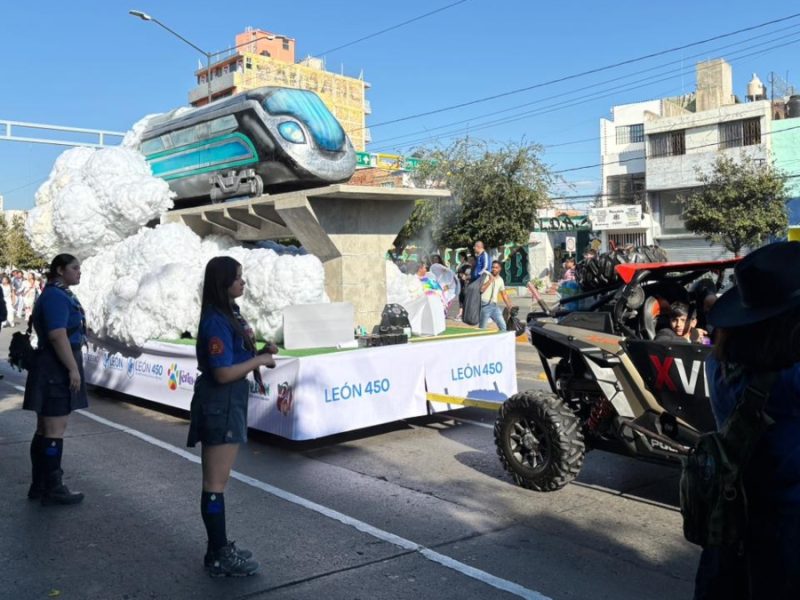 Tren elevado, identidad y color: Así viven el desfile del 450 aniversario de León