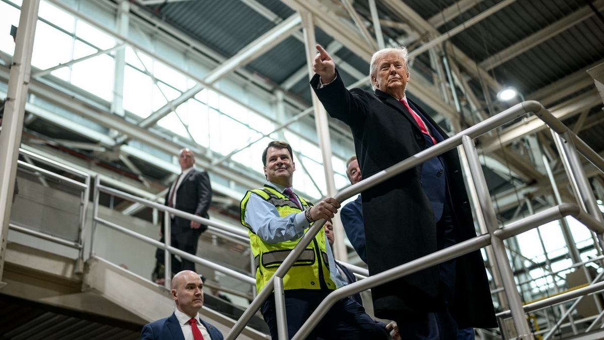 Donald Trump en fábrica de Ford