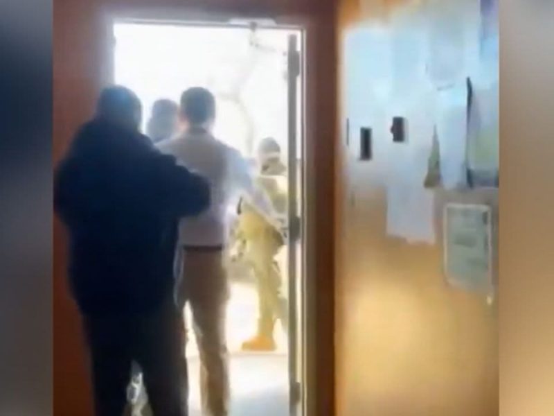 Agentes del ICE intentan irrumpir en Consulado de Ecuador en Minneapolis; se agrava tensión