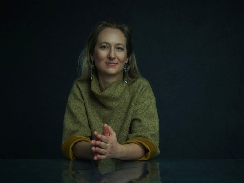 Antolina Ortiz explora identidad y migración en su nuevo libro: “El día que no paró de llover”