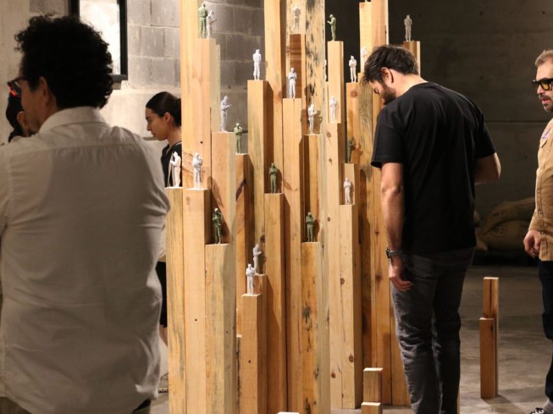 Terminal Contemporánea llega a Hangar con una exposición entre la gravedad y lo absurdo
