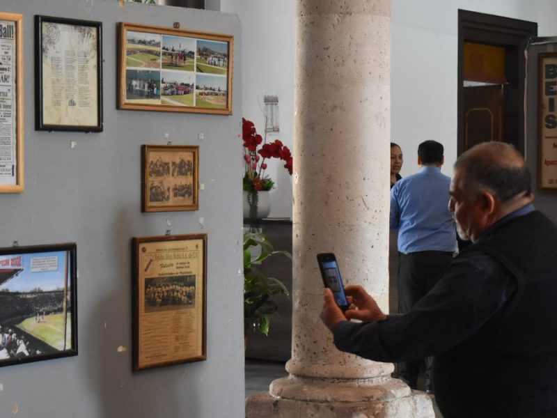 Condensan 100 años de historia en la exposición “Historia del Beisbol en Moroleón”