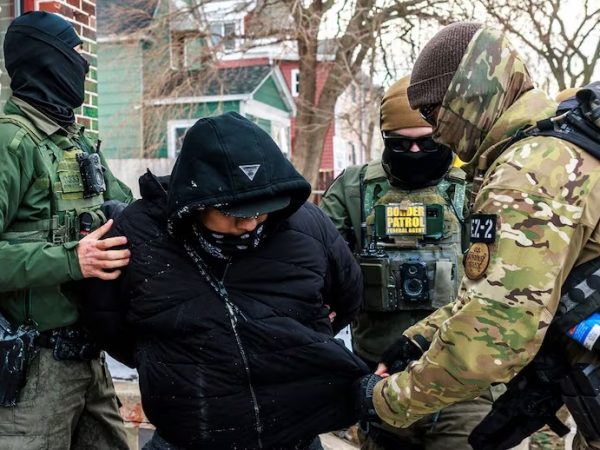 Sufre mexicano fracturas en cráneo y rostro durante detención del ICE; fabricarían versión para encubrir a agentes