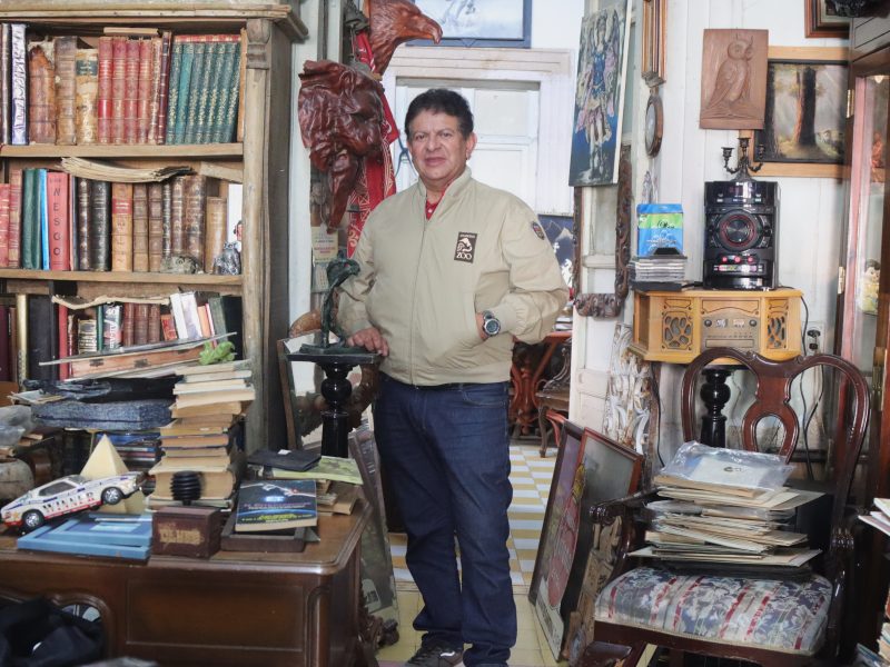 Tienda “Antigüedades Arte y Libros” en León