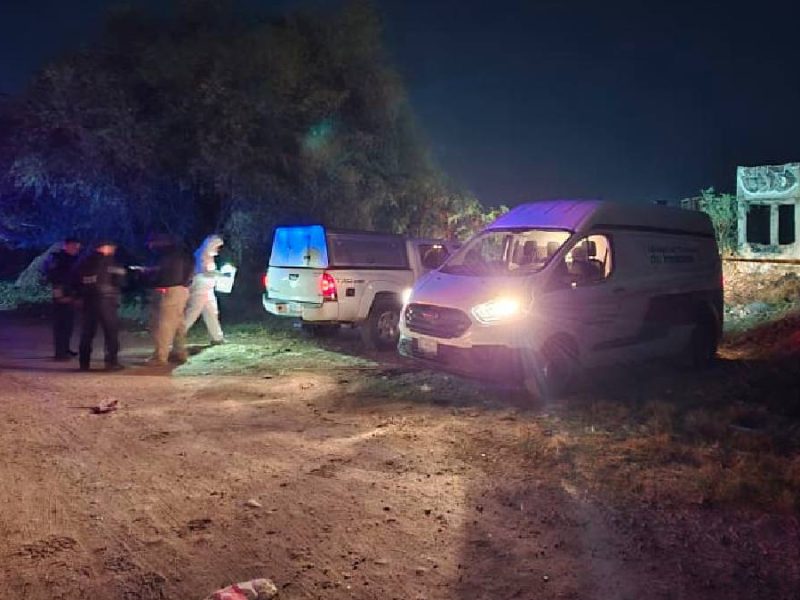Localizan a joven ejecutado en un baldío de la colonia Santa Teresita en Celaya