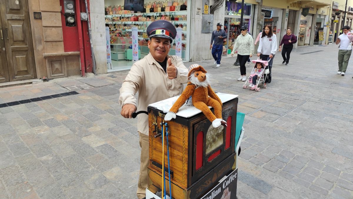 Héctor Gallardo organillero en León