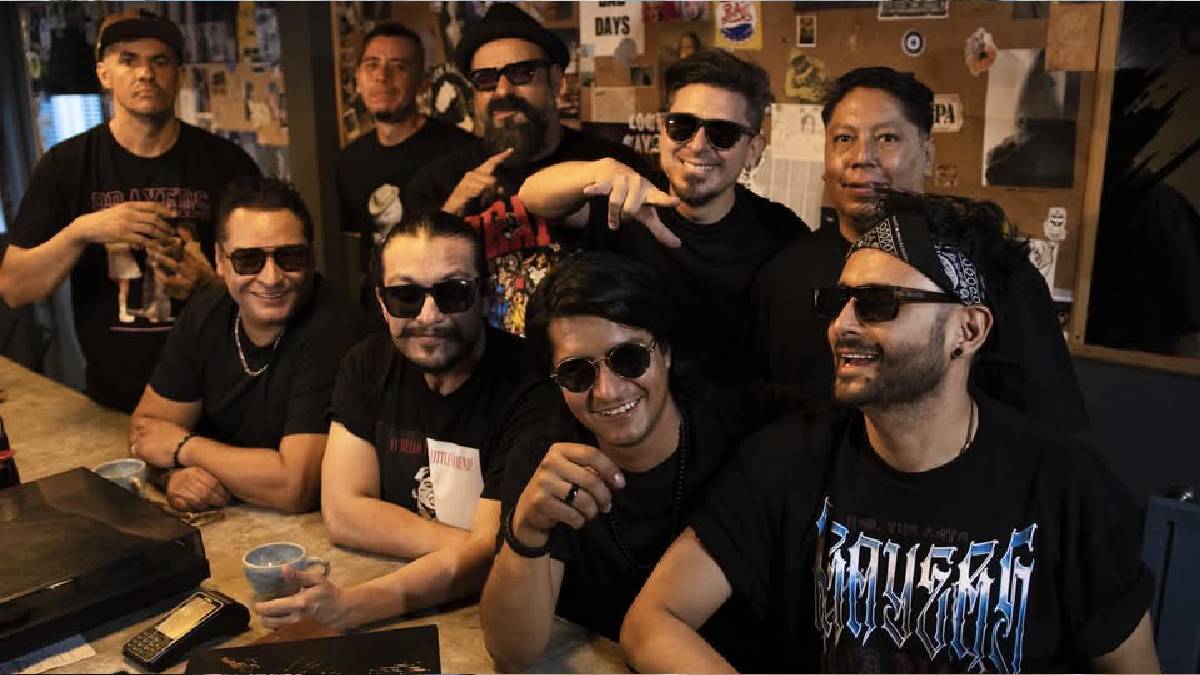 Integrantes de la banda Cocktel Cavalier presentan su nuevo sencillo #DEREAL en la Feria de León 2026.