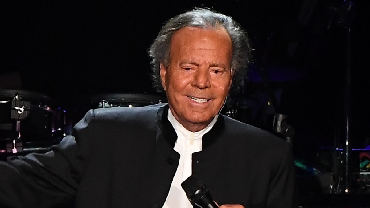 Julio Iglesias demanda