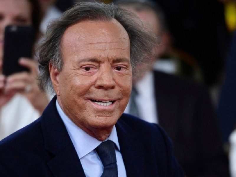 Julio Iglesias reacciona con furia tras denuncia por abuso: ‘Me han jodido mi reputación’